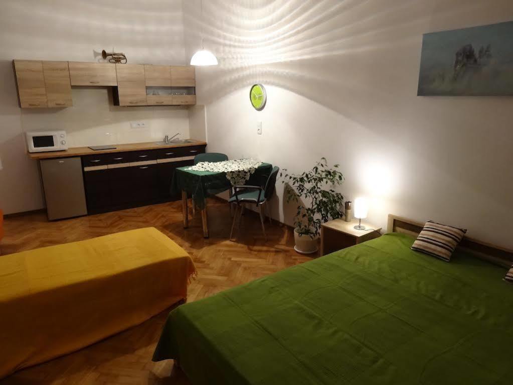 Nice Place Krasków Εξωτερικό φωτογραφία